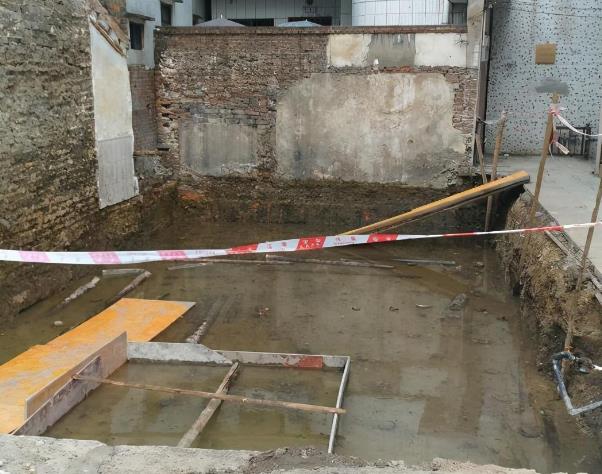 松木樁+筏板基礎才是基礎中的“戰(zhàn)斗機”，沒見過的朋友開開眼界