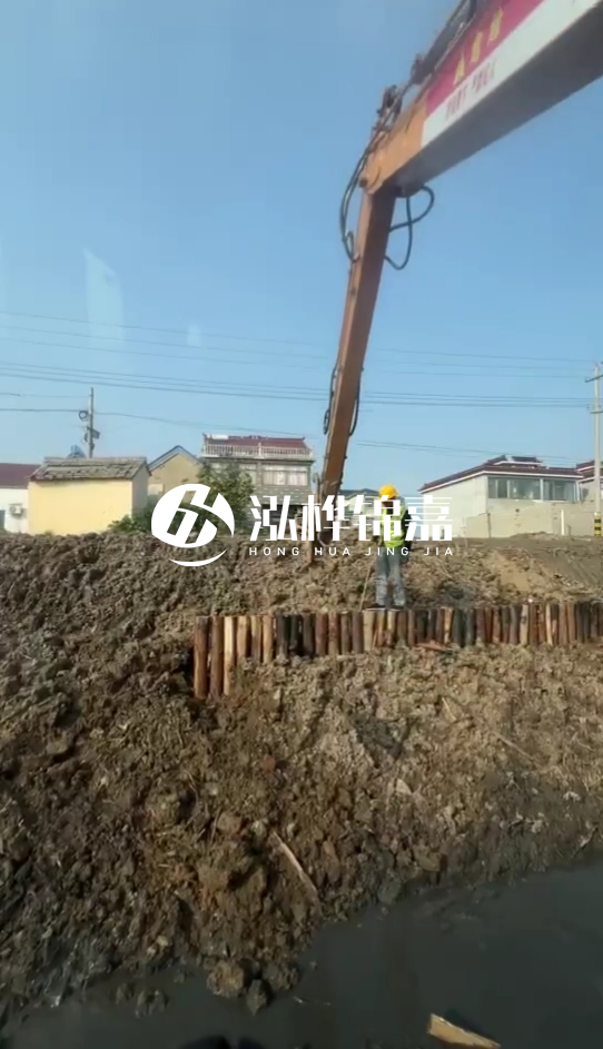 南陽挖機打木樁專業(yè)施工-打防汛木樁時選用多粗的木樁為宜？