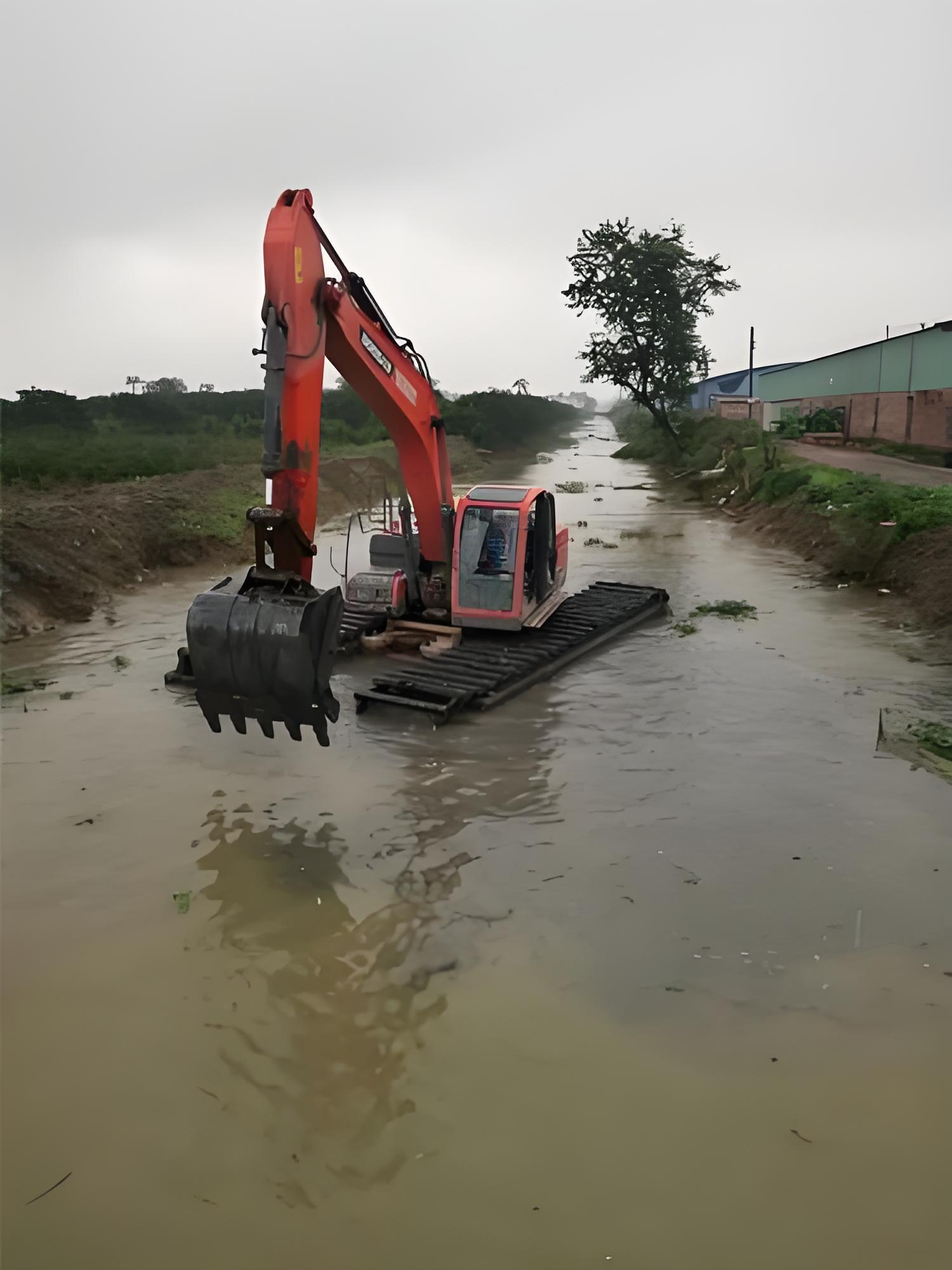四川自貢挖機清淤施工隊 - 水上挖機清淤能處理含有水草的淤泥嗎？