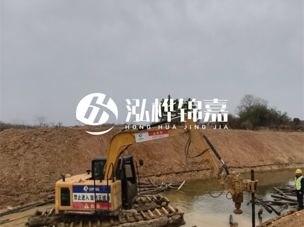 松木樁批發(fā)廠家泓樺錦嘉-河道駁岸樁選松木還是杉木更經(jīng)濟？