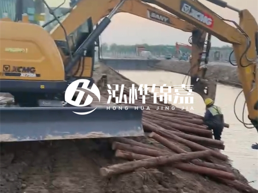 松木樁廠家泓樺錦嘉-4米和6米松木樁分別適合什么工程場(chǎng)景？